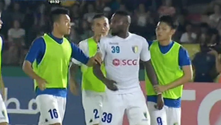 Hoàng Vũ Samson giở thói côn đồ, đấm đối phương gục tại chỗ