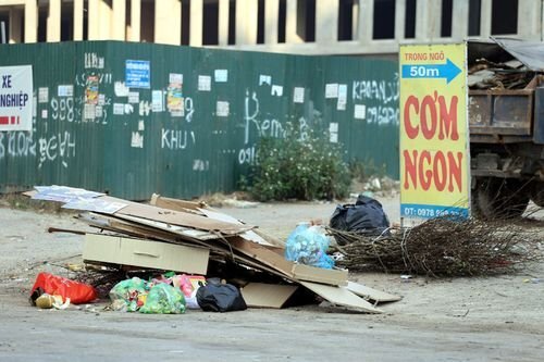 'Tuyệt không thấy thùng rác trên vỉa hè Hà Nội là do...dân ăn cắp'
