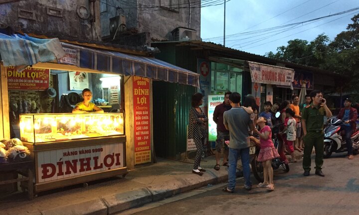 Nghi án nam thanh niên giả khách mua quà cưới rồi cướp tiệm vàng
