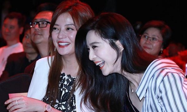 Khoảnh khắc vui vẻ hiếm hoi của Triệu Vy, Phạm Băng Băng