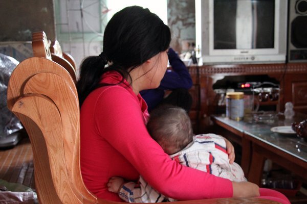 Truy nã ‘yêu râu xanh’ khiến bé gái sinh con ở tuổi 13