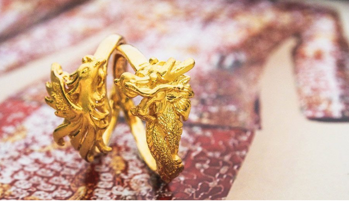 Giá vàng hôm nay 24/4 'rơi tự do'