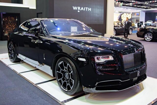Rolls-Royce Wraith Black Badge giá 23 tỷ đồng