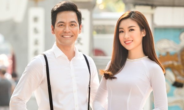 Hoa hậu Đỗ Mỹ Linh quấn quýt bên MC Phan Anh