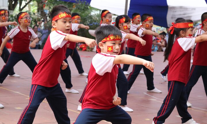 Xem học sinh Hà Thành biểu diễn võ thuật đẹp mắt