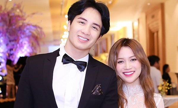 Mỹ nhân 18+ Sĩ Thanh gợi cảm, nắm tay người yêu không rời trong sự kiện