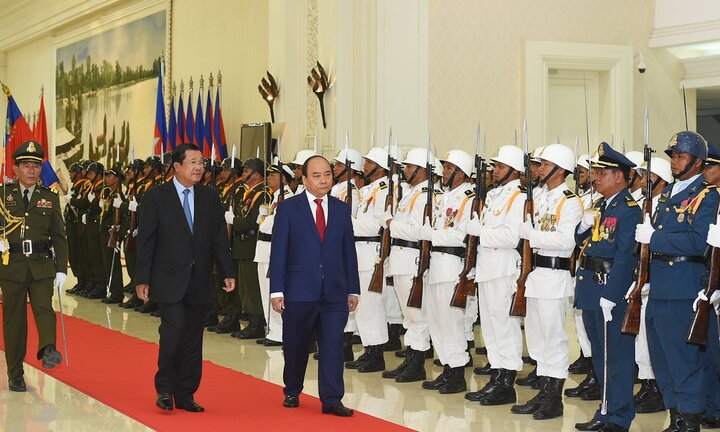 Thủ tướng Nguyễn Xuân Phúc hội đàm với Thủ tướng Campuchia