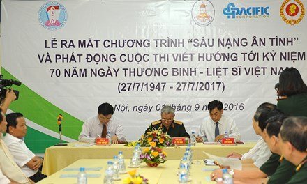 Trao giải cuộc thi viết 'Sâu nặng ân tình'