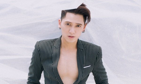 Tronie ‘chơi trội’, tung 2 MV cùng lúc sau ‘The Remix 2017’