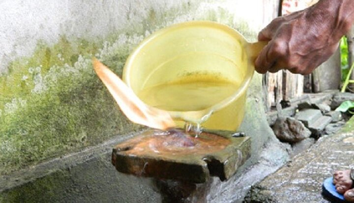 Giếng khoan bốc cháy suốt 10 năm ở Quảng Trị: Chuyên gia nói gì?