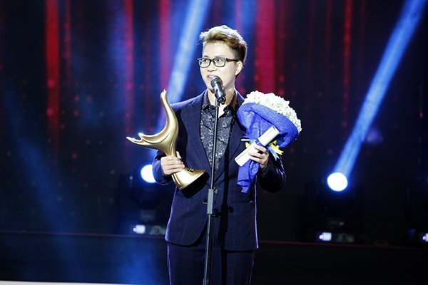 Lê Thiện Hiếu đoạt giải Cống hiến, bối rối cám ơn...người yêu cũ