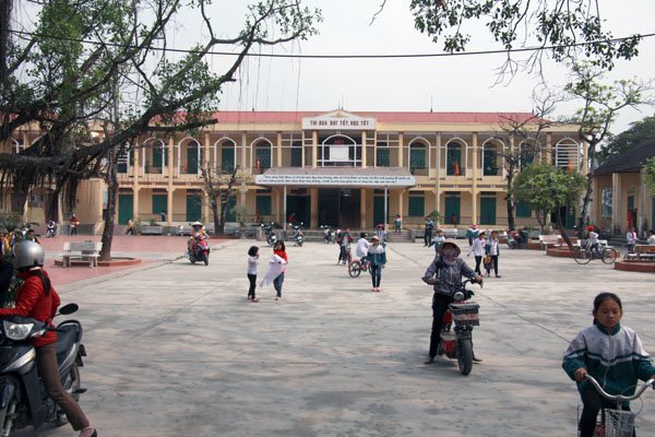 Nam sinh lớp 3 bị bạn bắn que xiên thịt mù một bên mắt ở Hải Dương giờ ra sao?