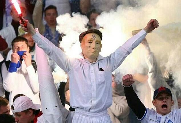 Fan cuồng Dynamo Kiyv phân biệt chủng tộc, khủng bố đối phương