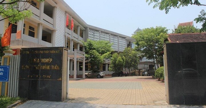 Phòng 8 người có 5 lãnh đạo ở Huế: Giám đốc Sở Nông nghiệp lý giải