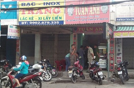 Cửa hàng đồng hồ ở TP.HCM bị trộm 'cuỗm' sạch