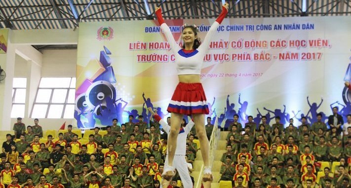 Video: Nữ sinh An ninh nhảy cổ động không thua kém vũ công chuyên nghiệp