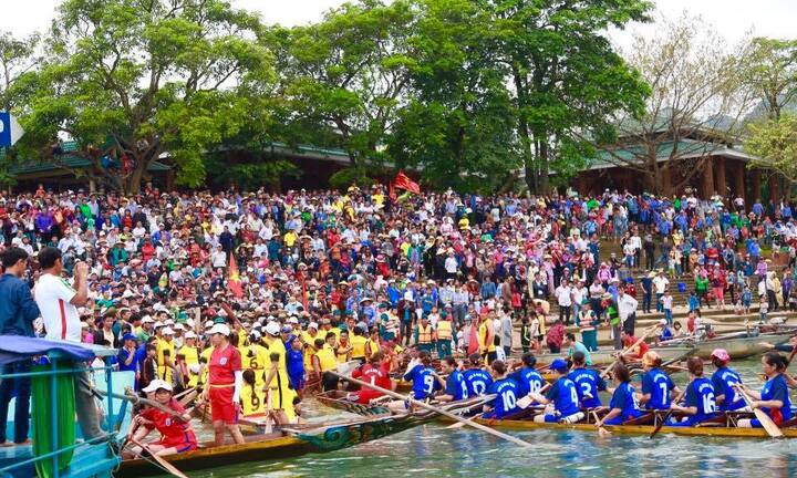 Mãn nhãn lễ hội đua thuyền lần đầu tổ chức tại Phong Nha