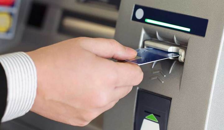 Vì sao các vụ mất tiền trong thẻ ATM thường xảy ra lúc nửa đêm?