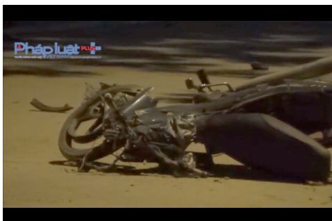 Video: Tông xe máy vào trụ cổng, người đàn ông chết tại chỗ