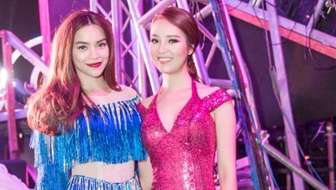 Á hậu Thuỵ Vân đọ vẻ sexy với Hồ Ngọc Hà