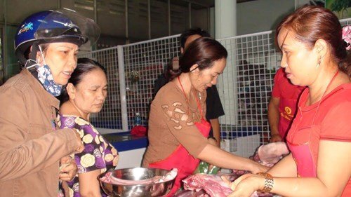 Mở điểm bán 'giải cứu' heo tại Đồng Nai