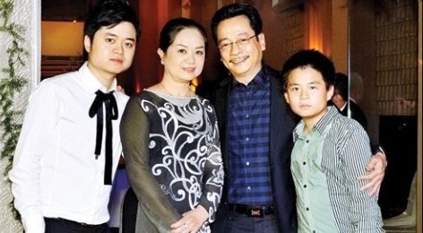Những tấm ảnh quý và bí mật thú vị về 'người phán xử' Hoàng Dũng