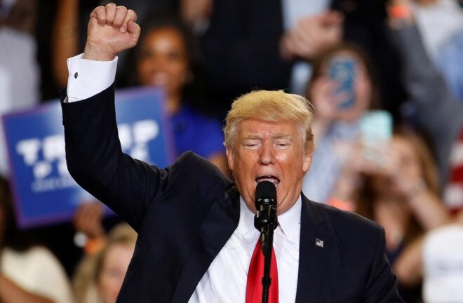 Tỷ lệ ủng hộ tệ hại, Donald Trump vẫn ca ngợi chính phủ 'hiệu quả'