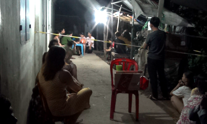 Đi chơi lễ về, bàng hoàng phát hiện mẹ chết trong tư thế treo cổ