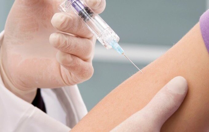 Sau khi tiêm, bệnh nhân trợn mắt co giật rồi tử vong