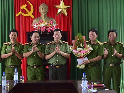 Thưởng nóng ban chuyên án bắt kẻ liên tiếp cướp giật tại tiệm vàng