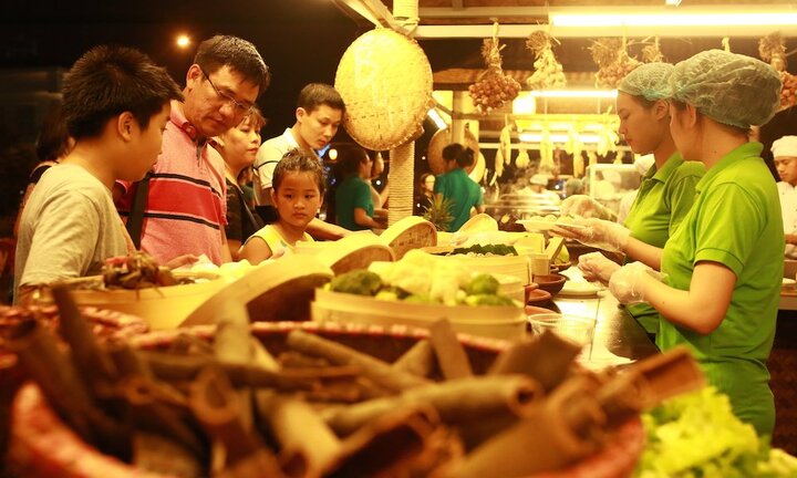 Chợ Quê phố biển đón hàng ngàn lượt khách trong 2 ngày khai trương