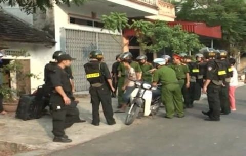 Hai mẹ con bắt giam 6 cán bộ phường, dọa kích nổ bình gas