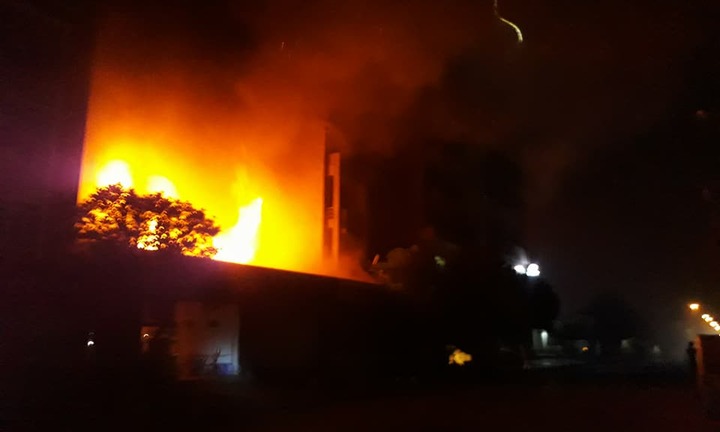 Video: Cháy lớn thiêu rụi nhà xưởng lúc nửa đêm tại Hà Nội