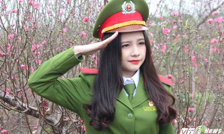 Hot girl CĐ Cảnh sát nhân dân I bật mí cách kiếm điểm cao khối C năm 2017