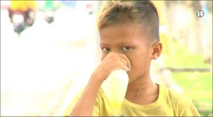 Rùng mình cảnh trẻ em hít 'keo chó' tìm cảm giác lạ