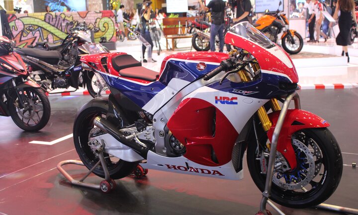 Triển lãm xe máy 2017: Các hãng xe thi nhau khoe sản phẩm mới