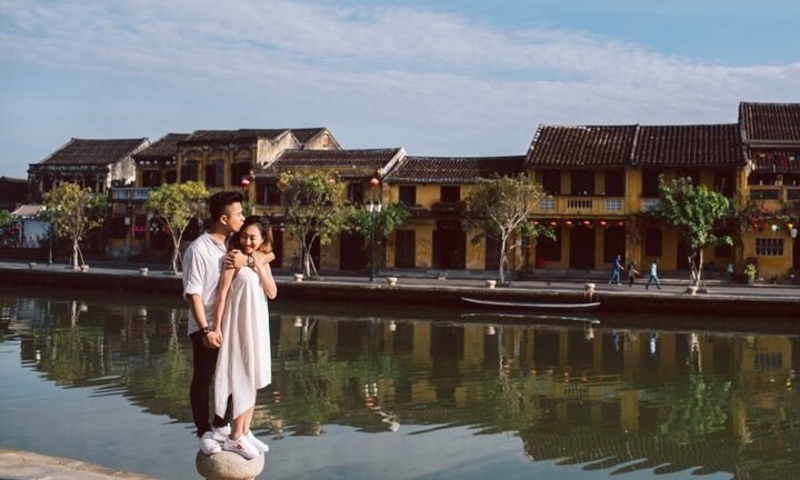 Ảnh cưới lãng mạn ‘nắm tay nhau chạy khắp 3 miền’ đốn tim dân mạng