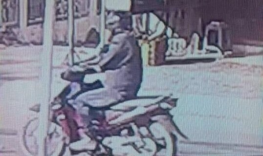 Camera của dân chụp được hình giống nghi phạm cướp ngân hàng ở Trà Vinh