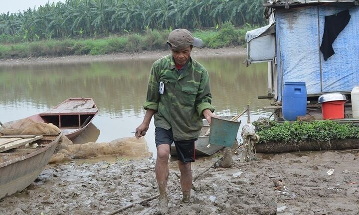 Gặp người đàn ông giàu có nhất bãi giữa sông Hồng