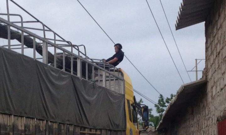 Thi thể nam thanh niên treo nhiều giờ trên dây điện ở Thanh Hóa