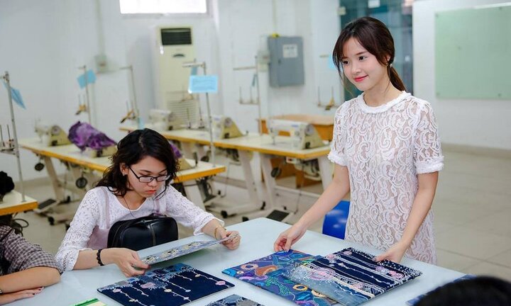 Hot girl Midu trở thành giảng viên Đại học Công nghệ TP.HCM