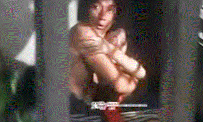 Thành Long bị khui lại cảnh nóng khi đóng phim cấp 3