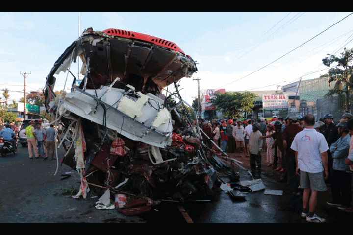 Xe tải tông xe khách ở Gia Lai: Nạn nhân thương vong tiếp tục tăng