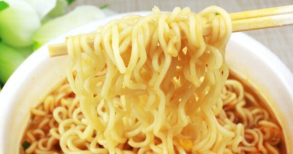 Bình Dương: Ngộ độc tập thể phải cấp cứu sau khi ăn mỳ tôm