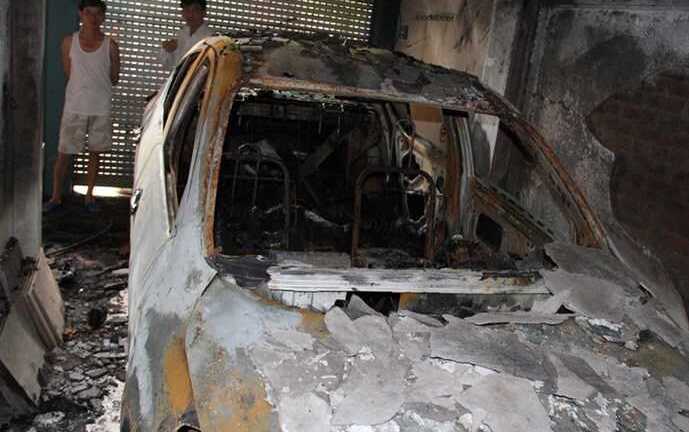 Một số vật dụng 'chết người' tránh để trên ô tô vào mùa hè