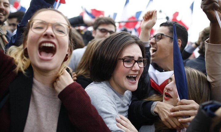 Người Pháp ăn mừng lãnh đạo trẻ nhất từ thời Napoleon