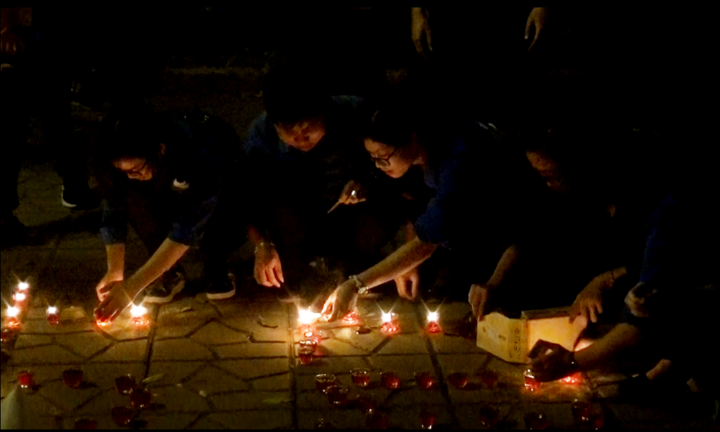 Video: Thế hệ trẻ thắp nến tri ân Đại tướng Võ Nguyên Giáp