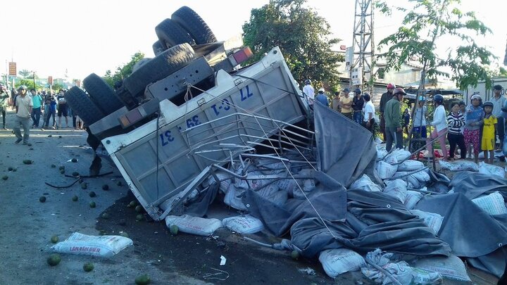 Tai nạn thảm khốc 13 người chết ở Gia Lai: Xe tải chưa được cấp phép kinh doanh