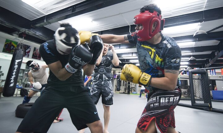 Những màn đối kháng 'sấm sét' trong trung tâm MMA ở Hà Nội