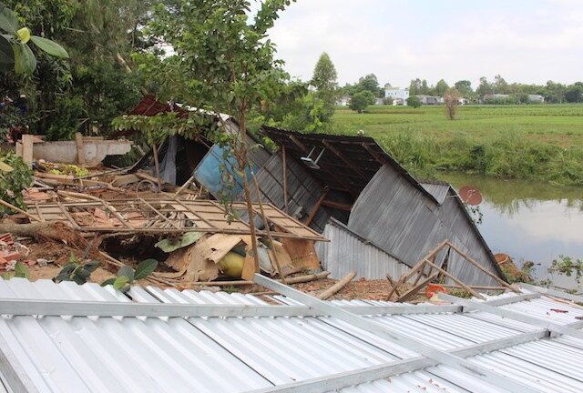 Thêm 6 căn nhà bị 'thần sông' nuốt chửng ở An Giang